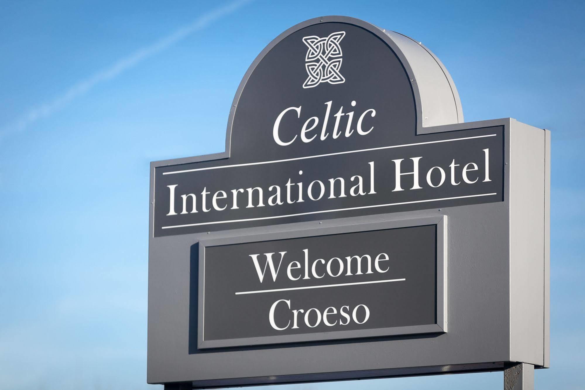 Celtic International Hotel Cardiff Airport Barry Bagian luar foto